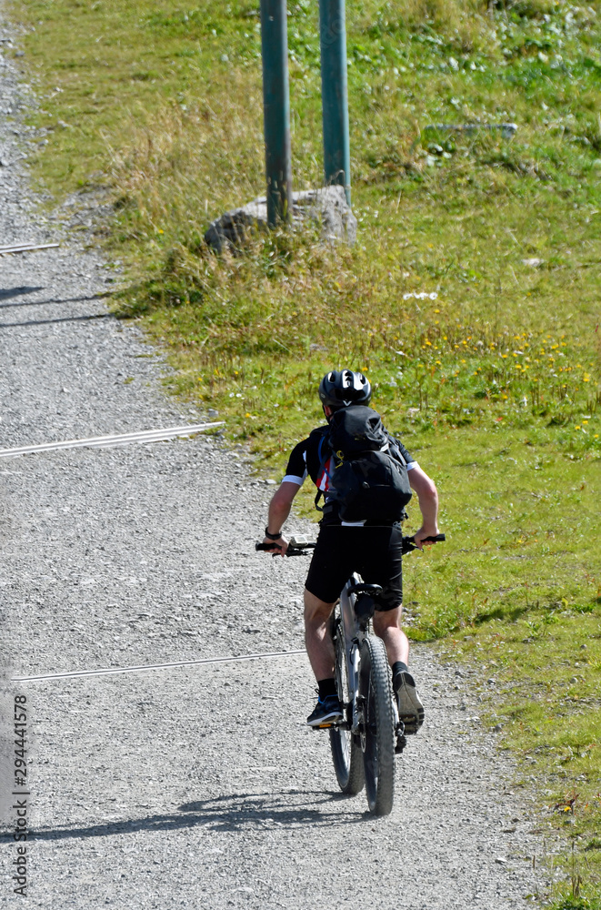 Naklejka premium radfahrer mit geländefahrrad