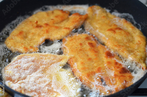Fotótapéta Breaded chicken cutlets in frying pan