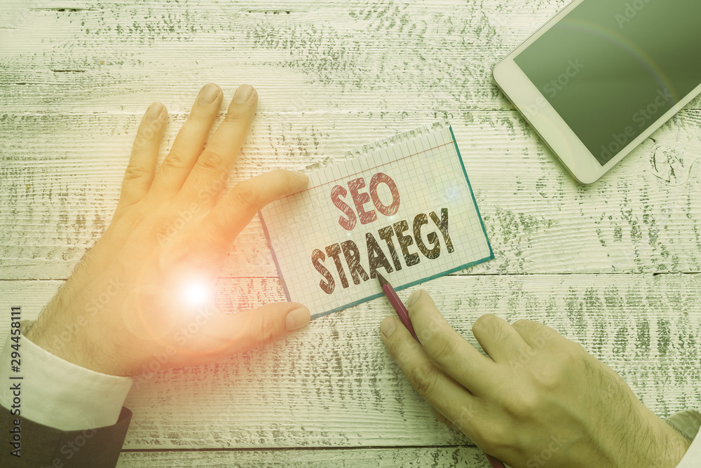 Obraz premium Word writing text Seo Strategy. Business photo showcasing procedures that aim to increase the visibility of a website