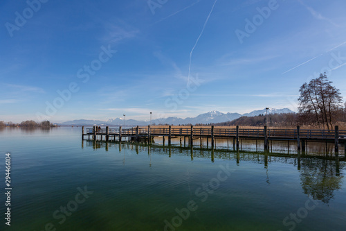 Holzsteg auf dem Chiemsee