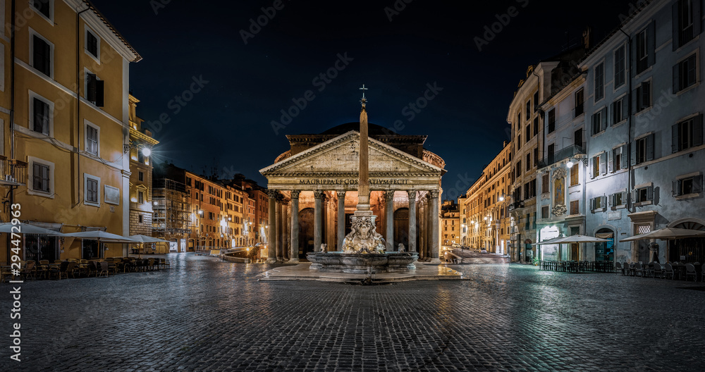 Fototapeta premium Pantheon in Rome at Night, Italy