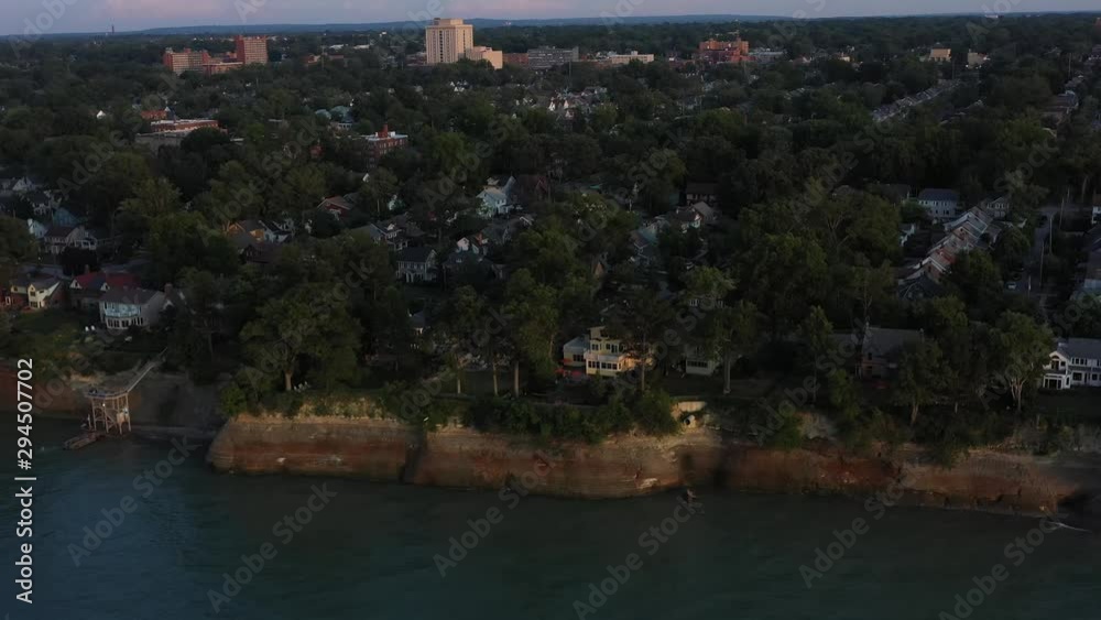 Midwest suburbs off the coast of Lake Erie Midwest suburbs off the coast of Lake Erie
