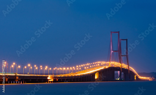 suramadu bridge photo