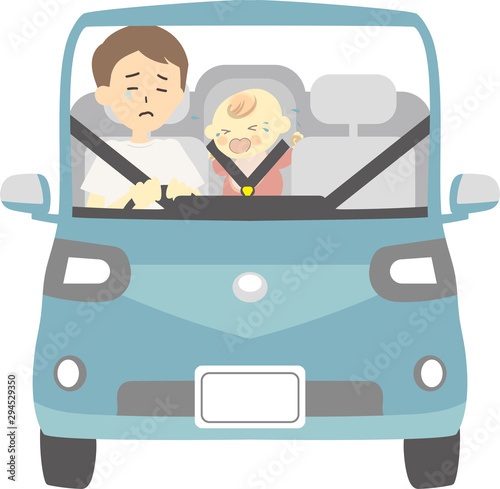 泣く赤ちゃんと運転中のお父さん
