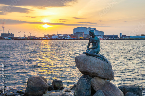 Tableau sur toile Copenhagen sunrise city skyline at Little Mermaid Statue, Copenhagen Denmark