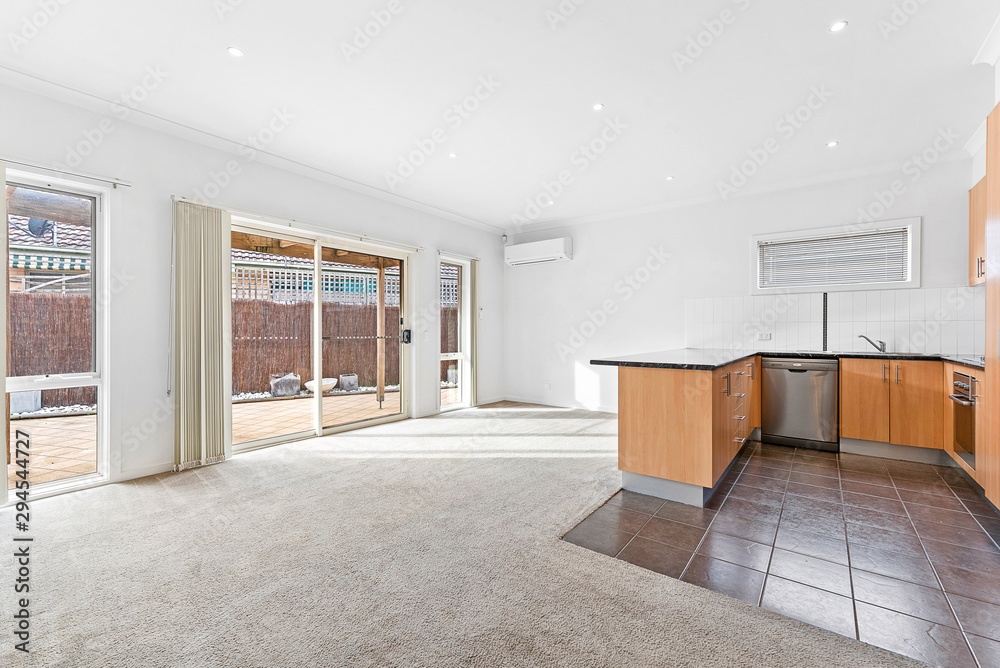 Fototapeta premium Empty and unfurnished brand new apartment