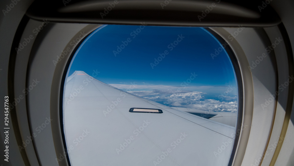飛行機の窓から見た空の風景 飛行機の窓から見た空の風景