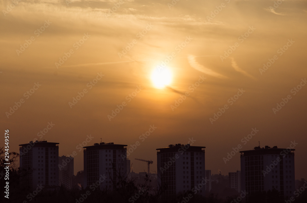 coucher de soleil à Lyon avec la pollution