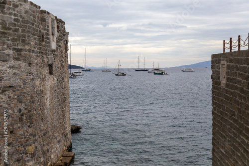 Festung und Hafen von Bodrum © eremit08