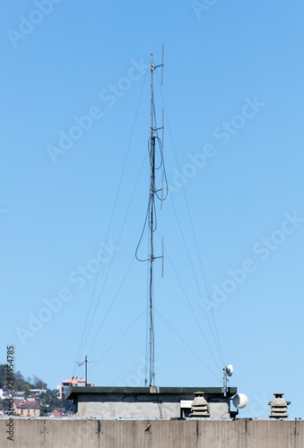 Large antenna on roof