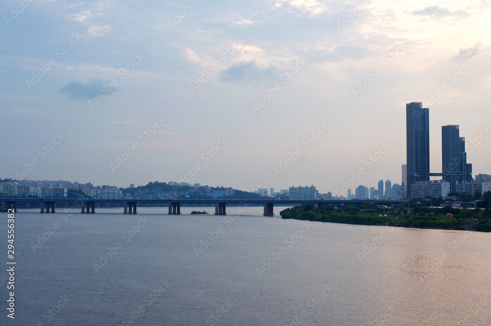 Hang river in Seoul in the evening