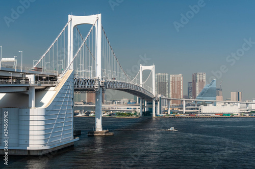 東京の海に架かる巨大なつり橋 © sigmaphoto