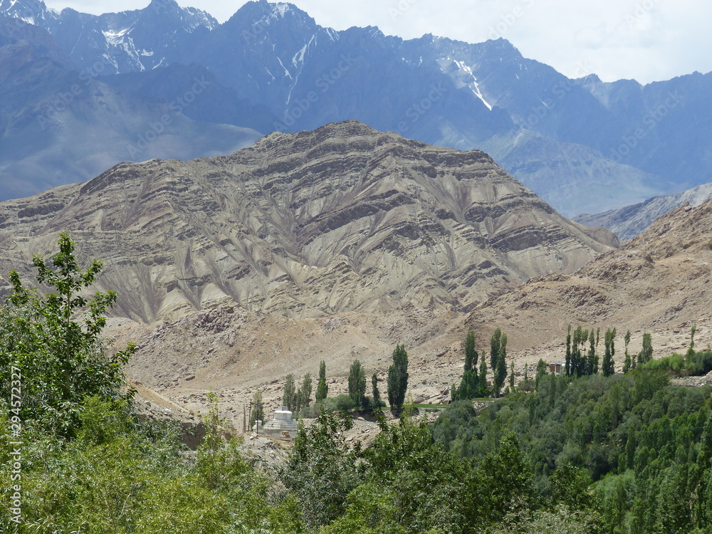Obraz premium Rocce erose nelle montagne del Ladakh in India.