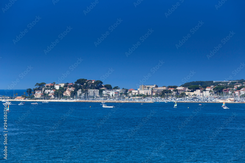 Coastline with hotel facilities at the Bale de Bandol, Bay of Bandol, Alpes-Maritimes, Cote d'Azur, Southern France, France, Europe