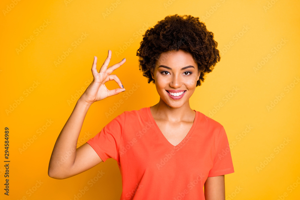 Photo of cheerful nice cute charming pretty sweet girlfriend showing you ok sign wearing t-shirt isolated with yellow bright color background Photo of cheerful nice cute charming pretty sweet girlfriend showing you ok sign wearing t-shirt isolated with yellow bright color background