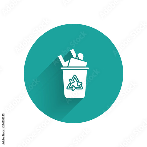 White Recycle bin with recycle symbol icon isolated with long shadow. Trash can icon. Garbage bin sign. Recycle basket sign. Green circle button. Vector Illustration