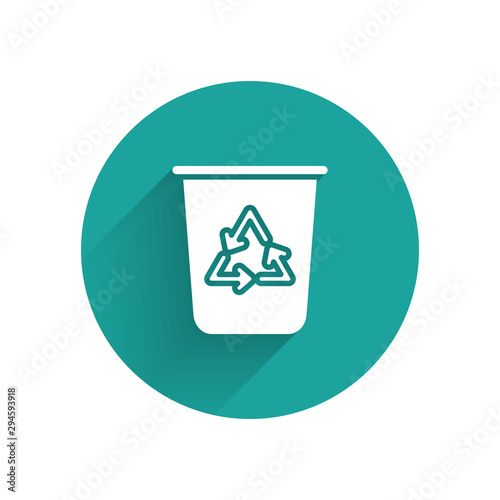 White Recycle bin with recycle symbol icon isolated with long shadow. Trash can icon. Garbage bin sign. Recycle basket sign. Green circle button. Vector Illustration
