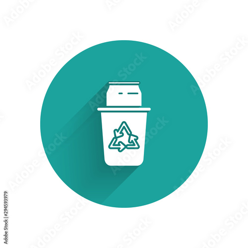 White Recycle bin with recycle symbol and can icon isolated with long shadow. Trash can icon. Garbage bin sign. Recycle basket sign. Green circle button. Vector Illustration