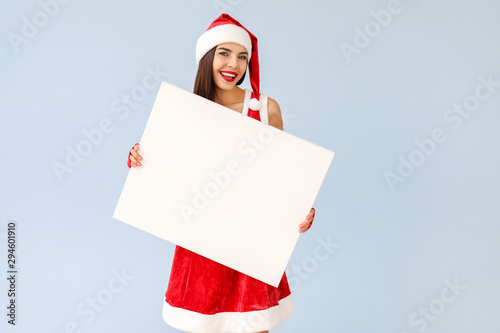 Beautiful young woman in Sa...