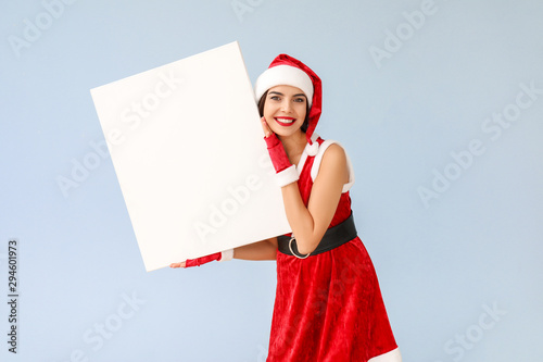 Beautiful young woman in Sa...