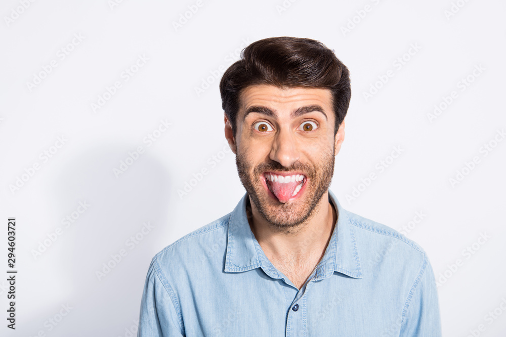 Photo of multiethnic impolite guy sticking tongue out of mouth teasing girlfriend laughing wear casual denim shirt isolated white color background Photo of multiethnic impolite guy sticking tongue out of mouth teasing girlfriend laughing wear casual denim shirt isolated white color background