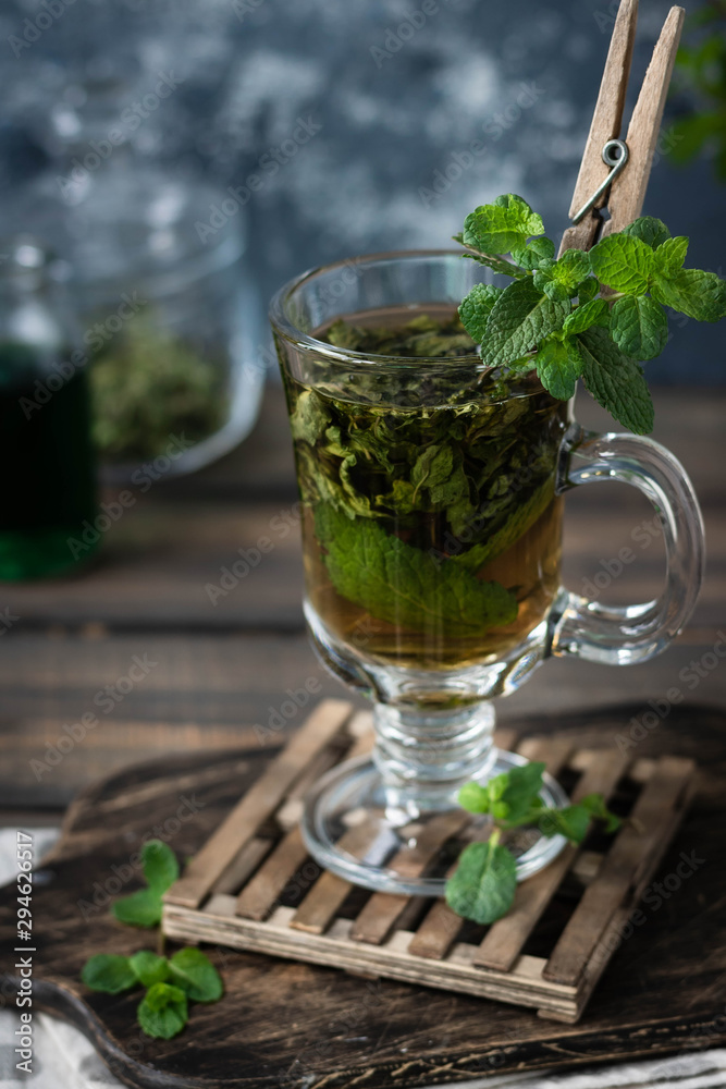 Soothing tea with fresh and fresh mint and peppermint syrup. Soothing tea with fresh and fresh mint and peppermint syrup.