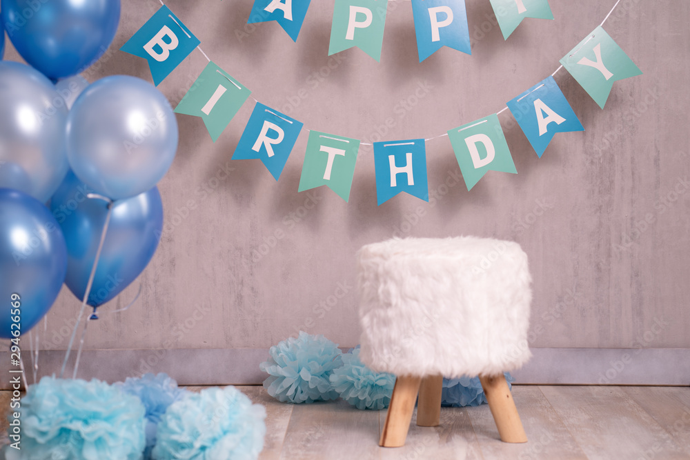 Digitaler Backdrop Geburtstag Kind Luftballons Hocker Girlande blau feiern - Var. 3 Stock Photo 