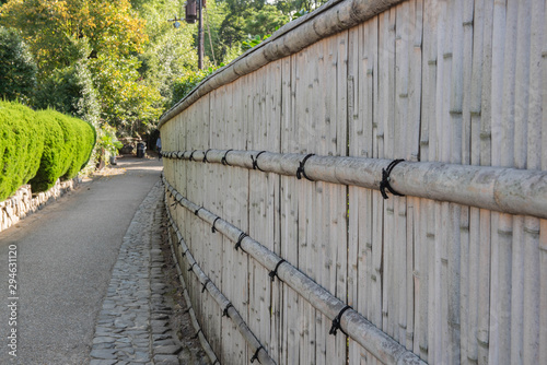 竹壁のある路地 photo