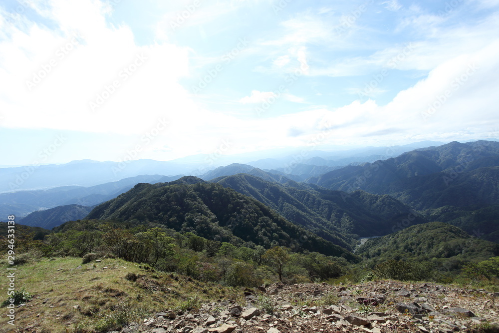 Fototapeta premium 塔ノ岳の登山道から見える景色