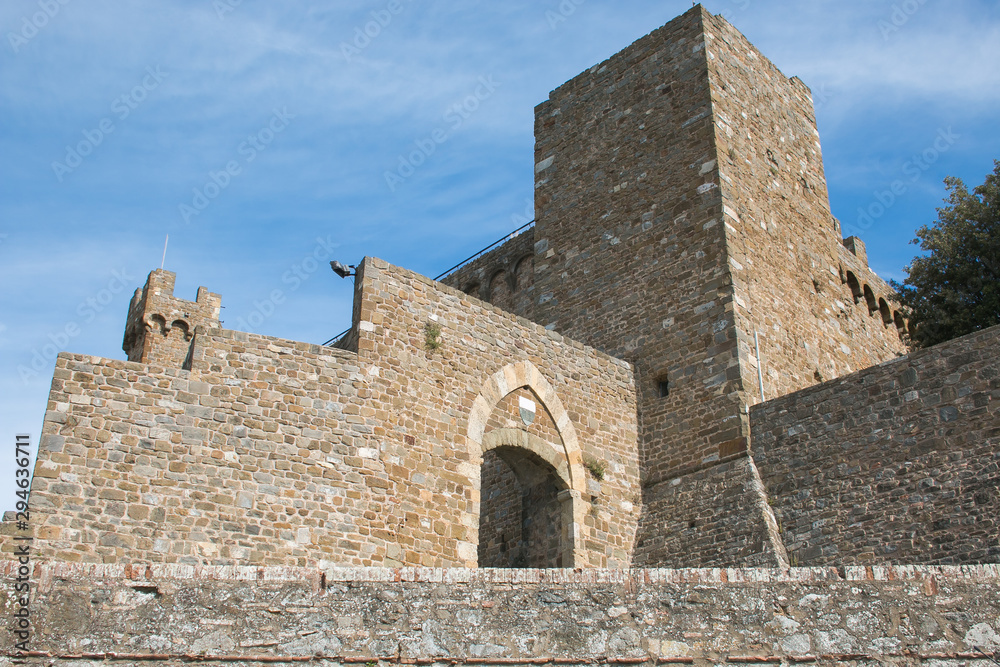 Entrata alla fortezza di Montalcino in Toscana
