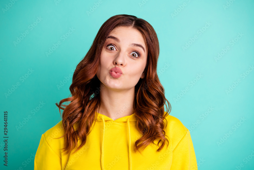 Photo of fascinating attractive cute emotional girlfriend expressing her feelings in air kiss with lips pouted isolated over teal vivid color background Photo of fascinating attractive cute emotional girlfriend expressing her feelings in air kiss with lips pouted isolated over teal vivid color background
