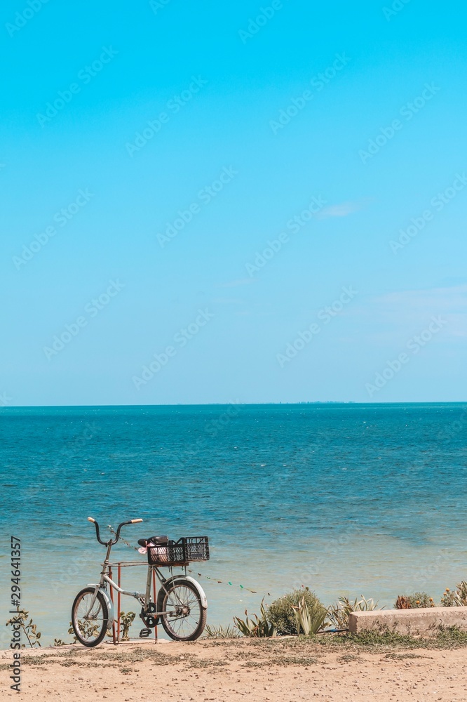 Fototapeta premium bicycle on beach