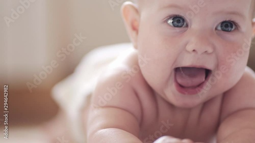 baby express different emotions and learns to crawl