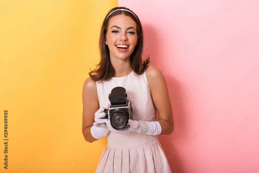 Obraz premium Beautiful young elegant brunette woman