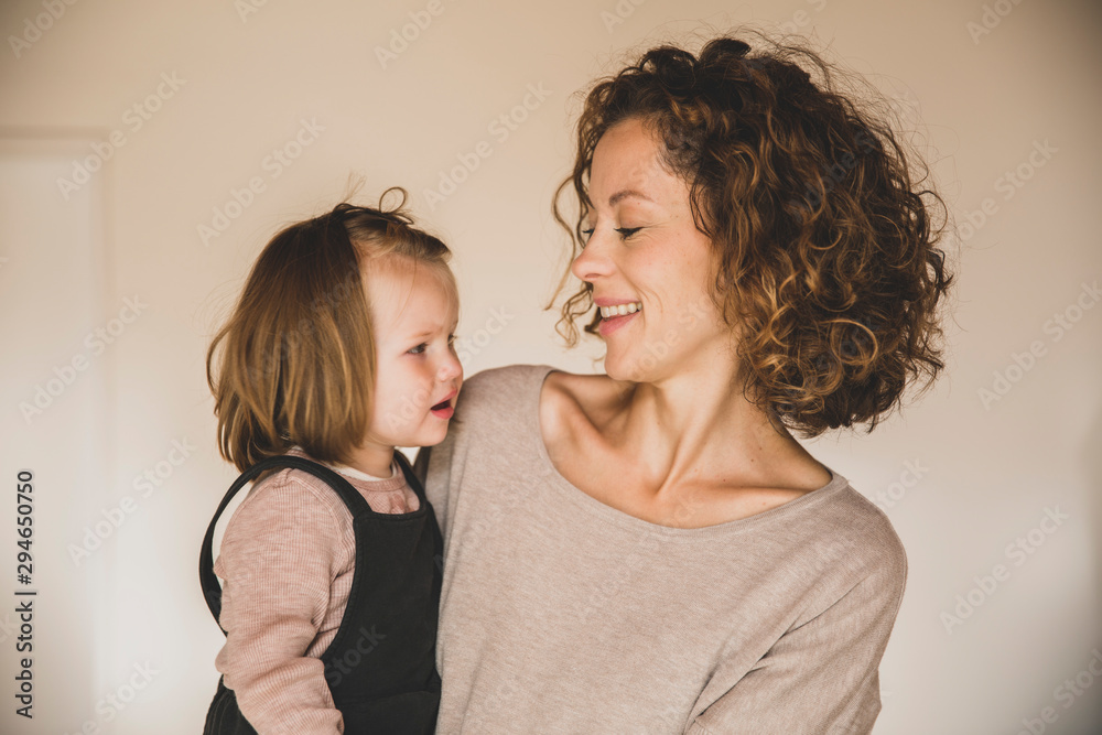 Mutter mit Kind im Arm Mutter mit Kind im Arm