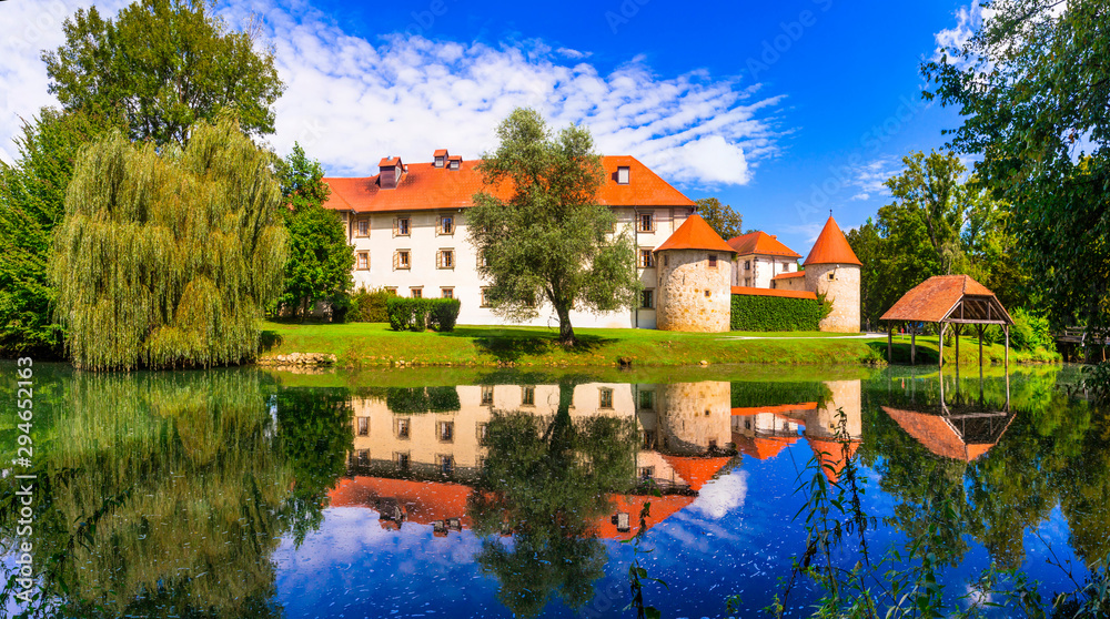 Obraz premium Beautiful romantic castle on the island medieval Grad Otocec in Krka river, Slovenia