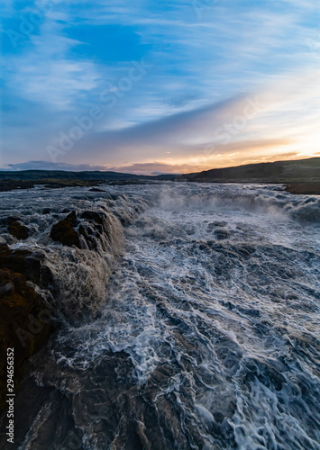 Wasserfall Kaflafell Island Mitsommernacht Langzeitbelichtung Mitternacht Schmelzwasser Strom Schneeschmelze Klimawandel Erderwärmung Umwelt Naturschauspiel Südküste Iceland Einsamkeit Weite