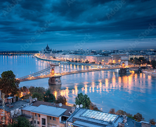 Sunset over Chain Bridge, B...