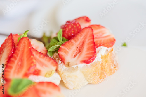 Bruschetta with strawberry and cheese cream