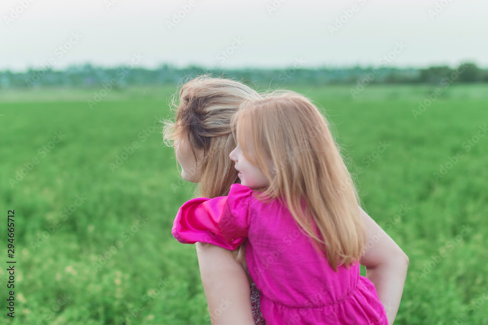 Obraz premium Happy mother with her daughter in a field