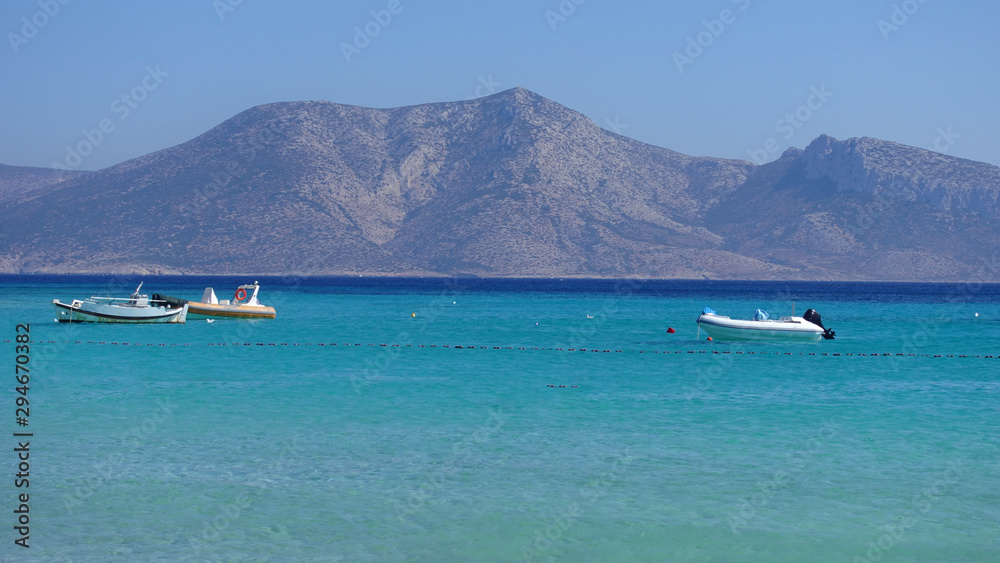 Obraz premium Photo of famous sandy turquoise beach of Ammos near main port of Koufonisi island, Small Cyclades, Greece