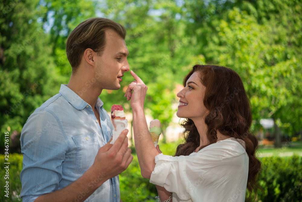 Obraz premium Couple ice cream