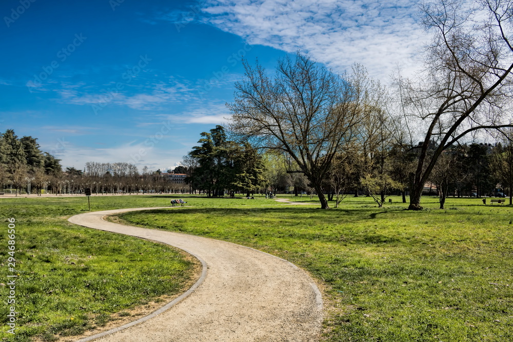 kurviger weg im stadtpark von vicenza, italien kurviger weg im stadtpark von vicenza, italien