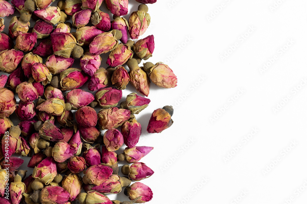 Fototapeta premium red and pink rose buds tea on white banner