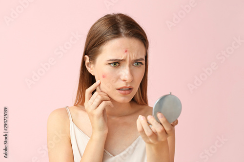 Portrait of young woman wit...