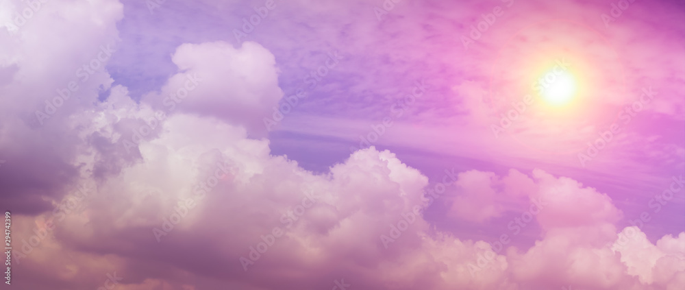 Obraz premium Fantastic pink sky with shining sun and puffy clouds