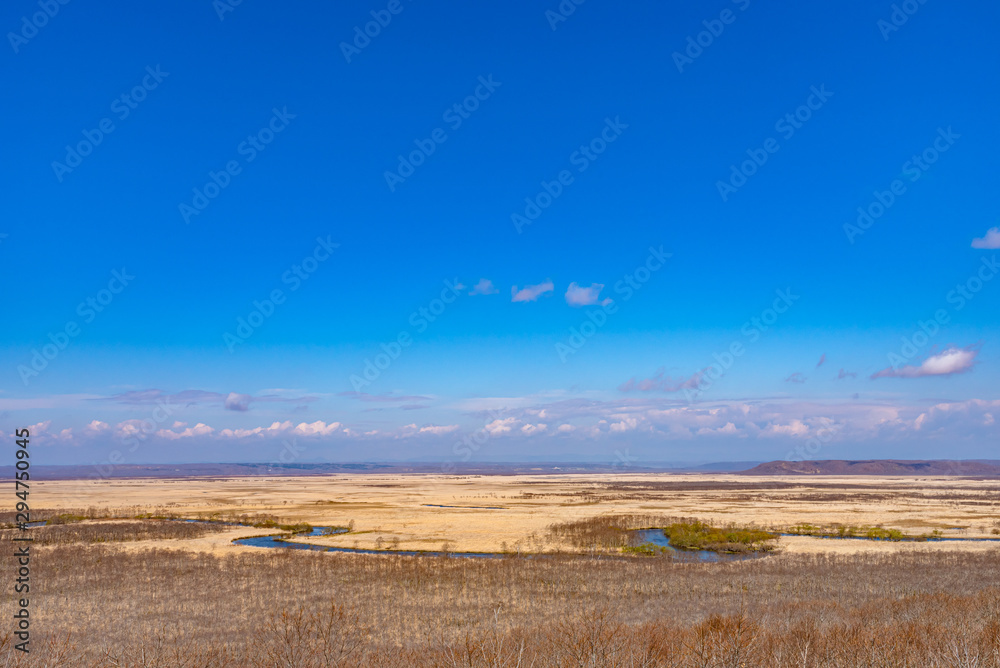 Obraz premium Kushiro Shitsugen national park in Hokkaido in spring day, view from Hosooka observation deck, the largest wetland in Japan. The park is known for its wetlands ecosystems