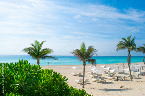 Fototapeta Naklejka Na Ścianę i Meble -  Cancun beach in a sunny day.