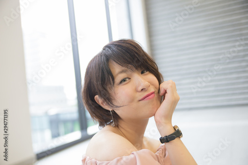 woman with a cute smile Free Download woman with a cute smile - GFXLoad