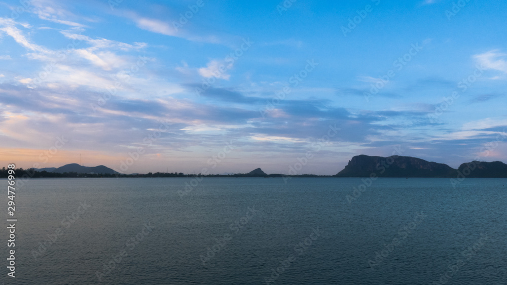 Obraz premium sunset over the sea